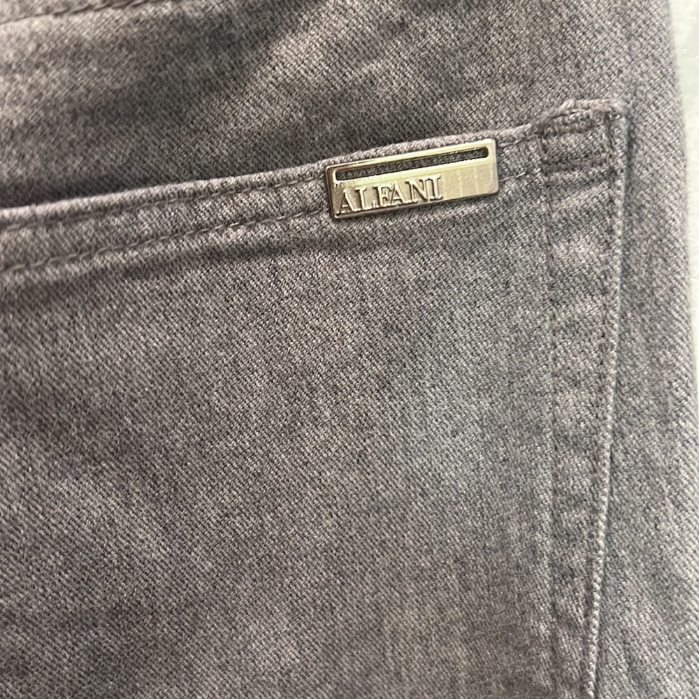 Jeans - Picture 4 of 5